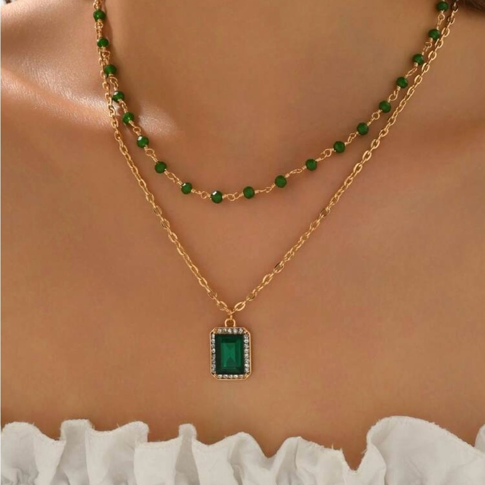 Elegant Green and Gold Layered Necklace